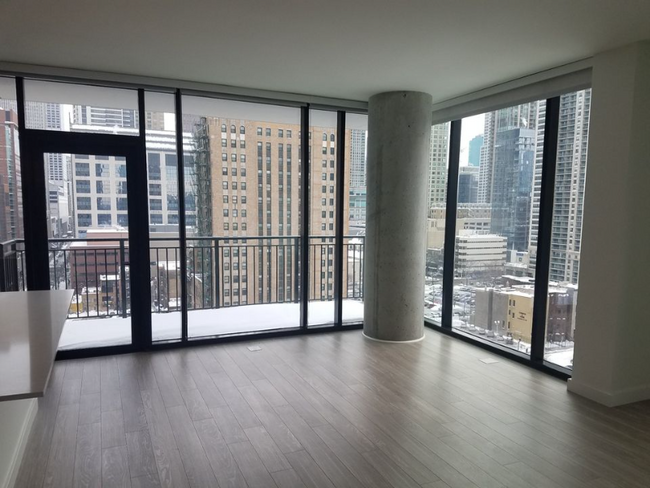 Foto del edificio - 833 N Clark St
