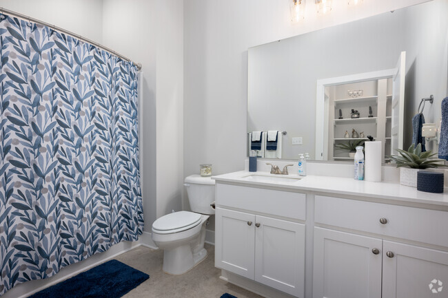 1BR, 1BA - 863SF - Bathroom - Vieux at Welden