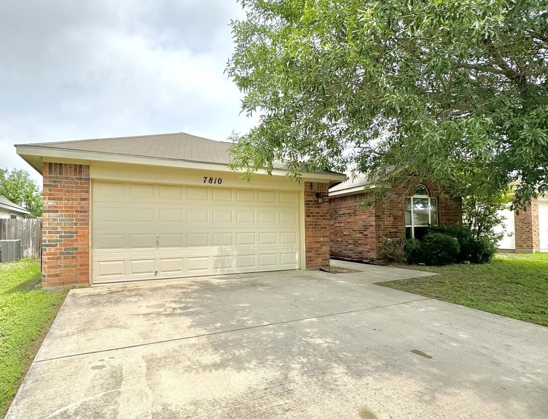 Foto principal - 3 Bed/ 2 Bath on 7810 Hawthorne