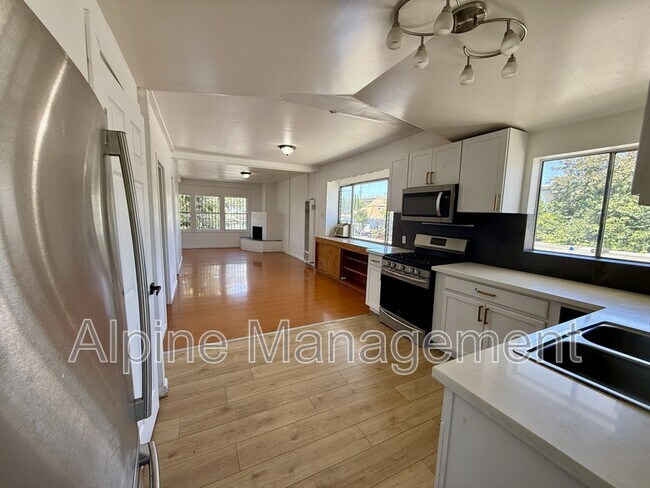 Foto del edificio - 806 52nd Ave