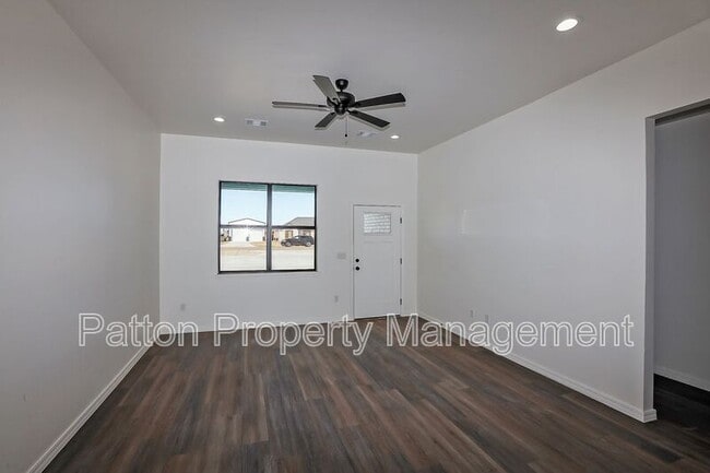 Foto del edificio - 13771 Periwinkle Dr