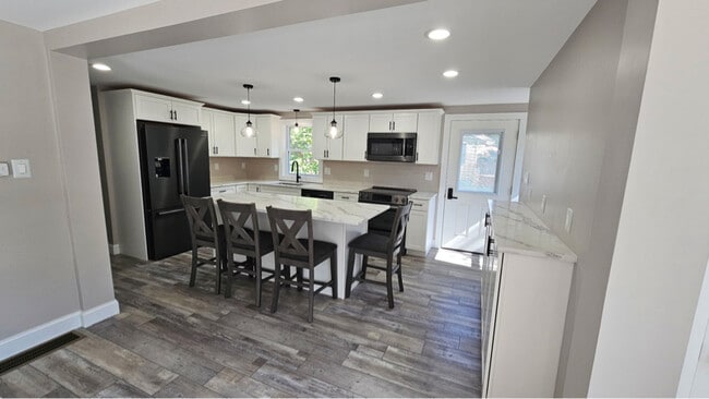 Foto del edificio - 17 Powderhouse Rd