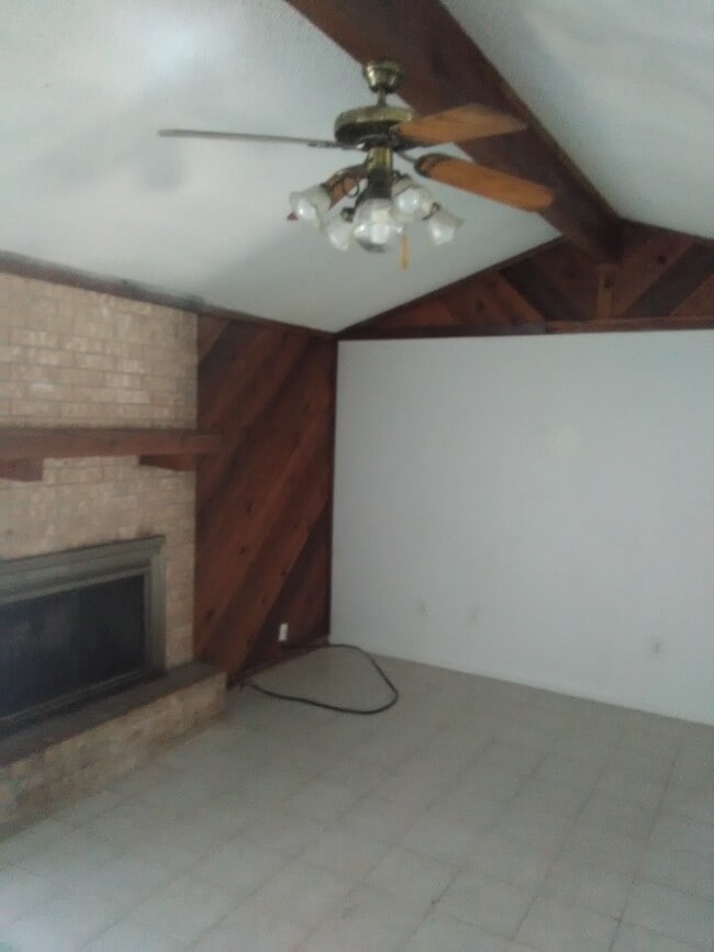 Building Photo - 2107 El Dorado Dr