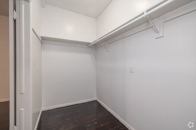 Studio - 500SF - Closet - Valdamour Apartments