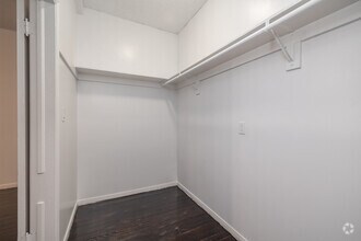 Studio - 500SF - Closet - Valdamour Apartments