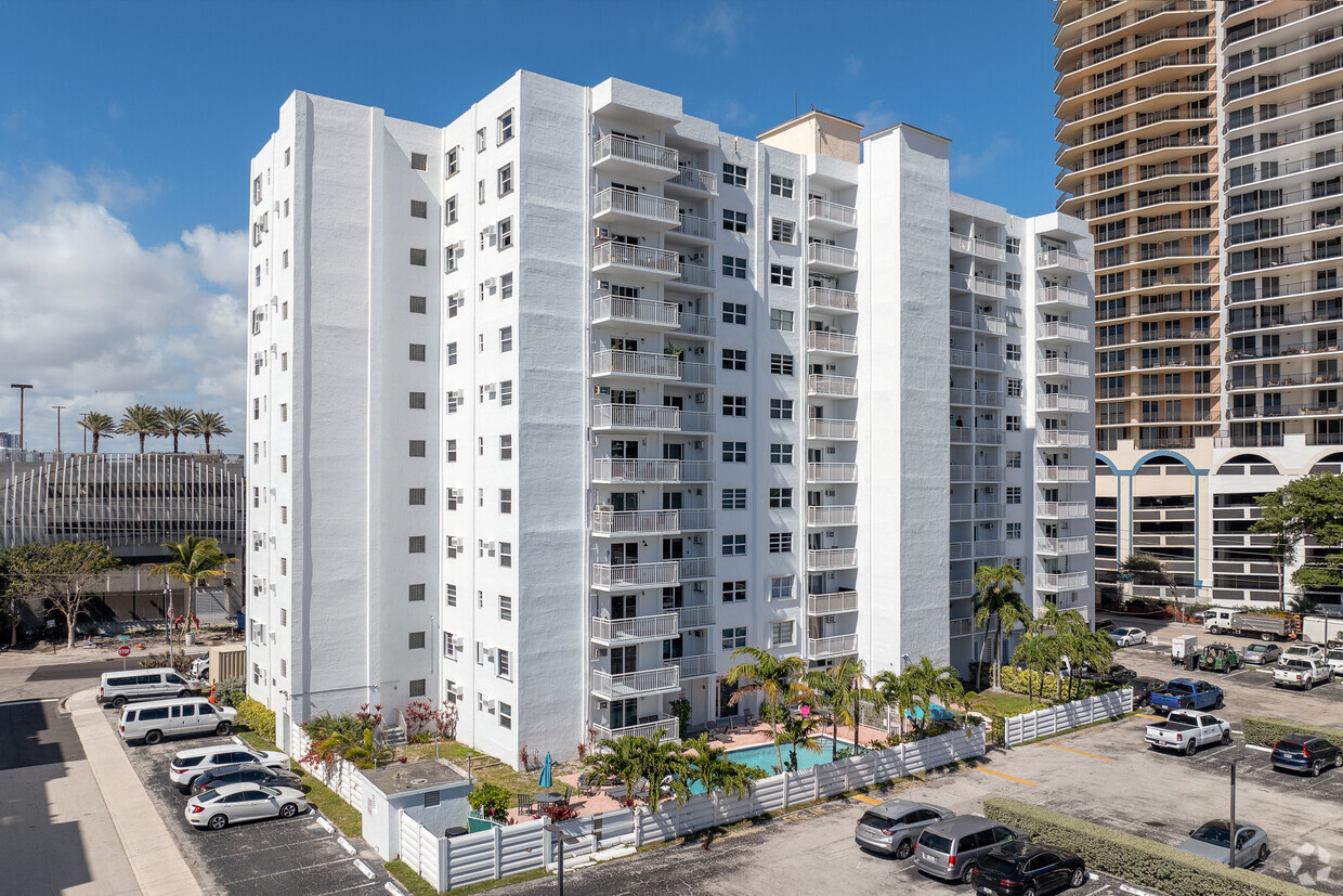 Primary Photo - Leisure Beach Condominiums
