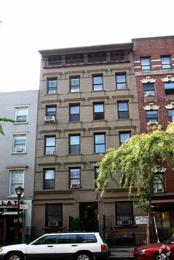 Building Photo - 402 W 46th St
