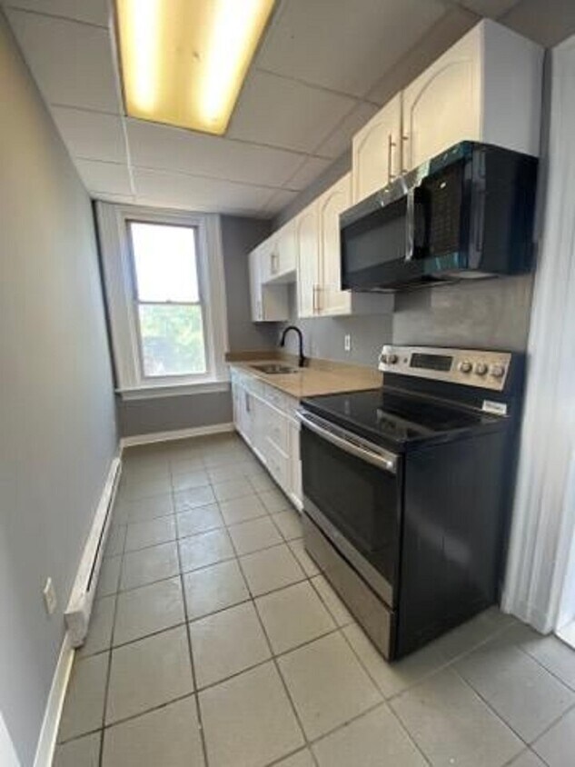 Kitchen - 530 California Ave