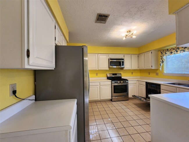 Building Photo - 6419 Scarlet Ridge Ct