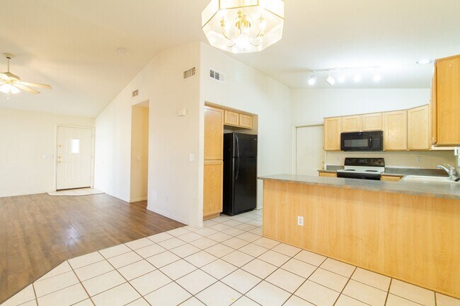 Building Photo - Lovely 3 bedroom home in great location!