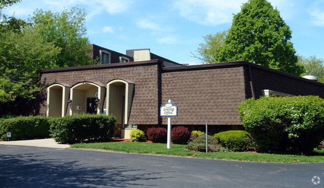 Chapelle Le Grande - Broadway Crossing Apartments