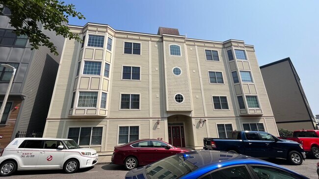 Building Photo - 29 Vinton St