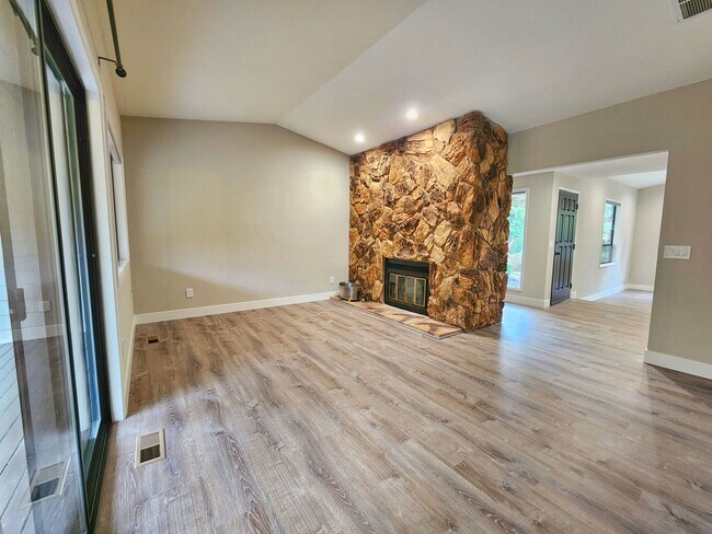 Building Photo - Beautiful 3 Bed 2 Bath Home in Kirkland