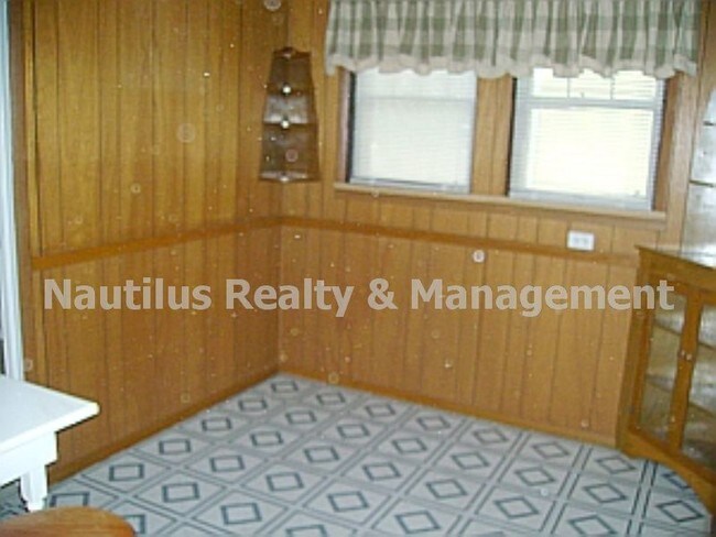 Building Photo - 707 N 11th St