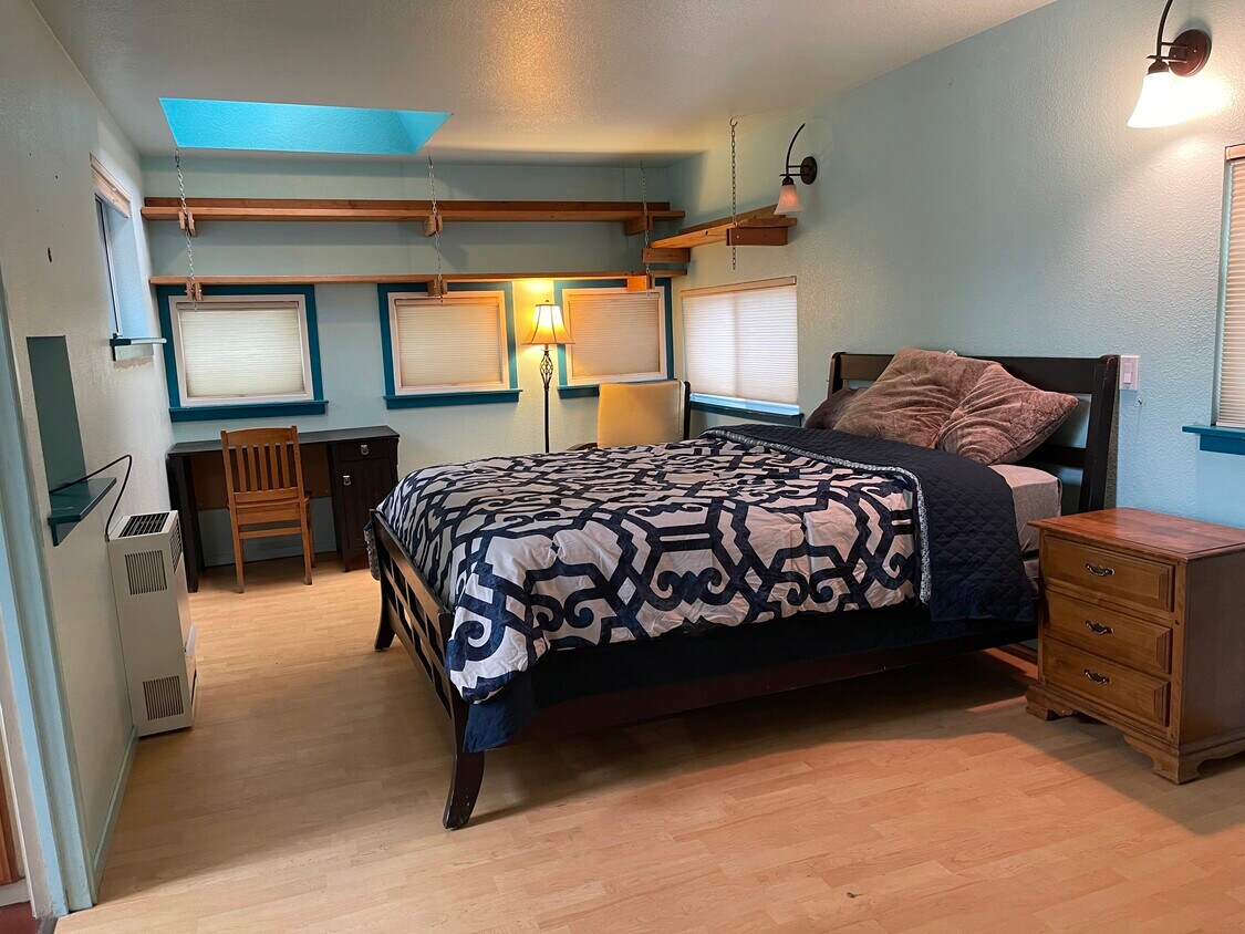 Master bedroom - 1100 38th Ave