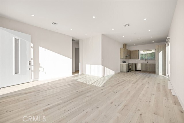 Building Photo - 9684 Stonehurst Ave