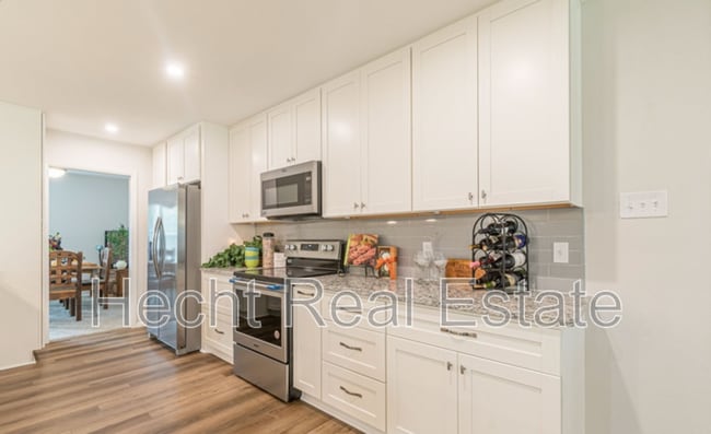 Building Photo - 157 Persia Dr