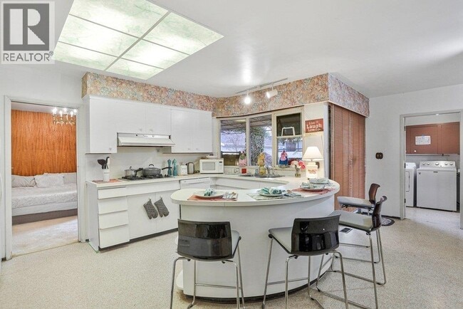 Building Photo - 6349 Fremlin St