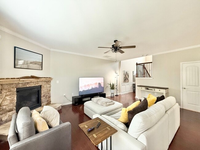 Building Photo - Spacious 3BD, 2.5BA Brier Creek Townhome i...