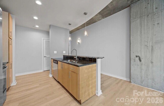 Foto del edificio - 210 N Church St