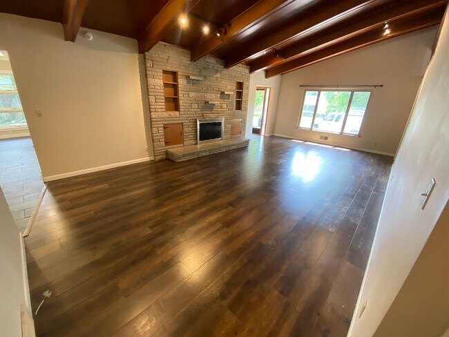 Foto del edificio - 2384 Johnston Rd