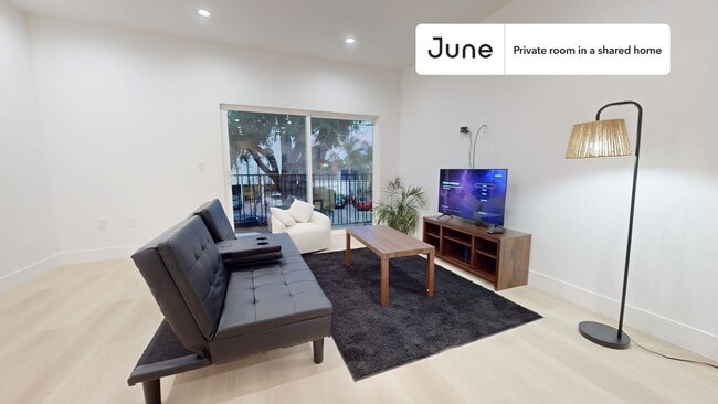 Building Photo - Room in Shared 5 bed/4 bath home