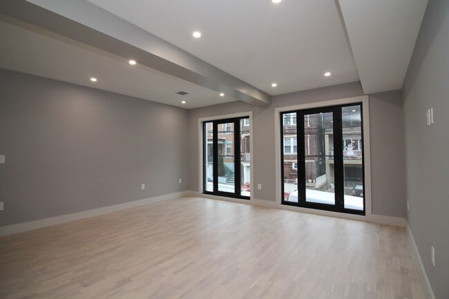 Building Photo - 21 65th St