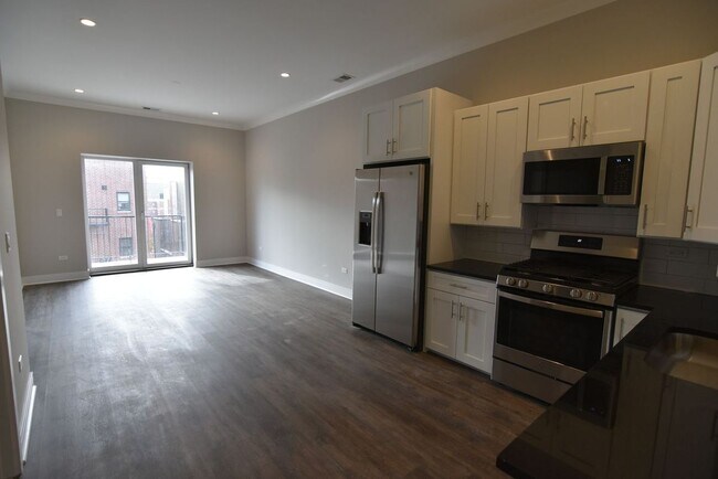 Foto del edificio - 927 W Irving Park Rd