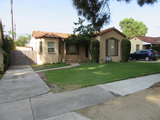 Building Photo - 905 Coronado Dr