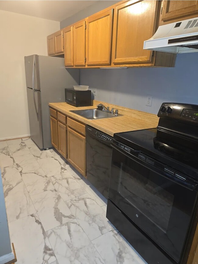 Building Photo - 2071 Alice Ave