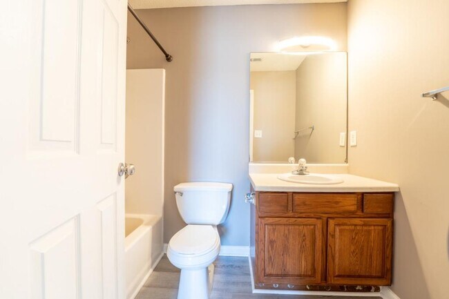 Foto del edificio - 334 Hawthorne Oaks Way
