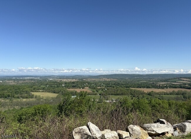 Building Photo - 4 Vista Ln