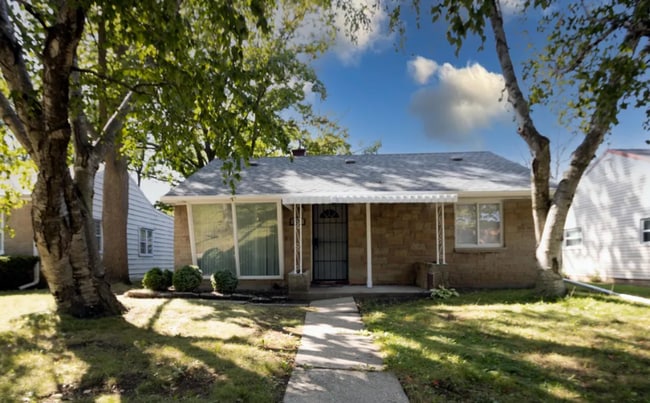 Building Photo - 5817 N 32nd St