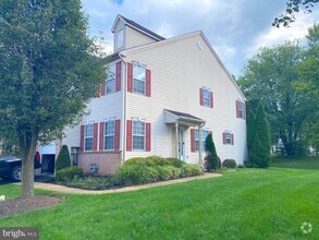 Building Photo - 234 Larkspur Ln