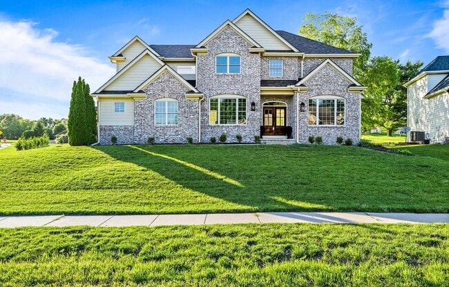 Building Photo - 5583 Beechwood Ter