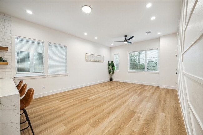 Foto del edificio - 3506 Delhi St