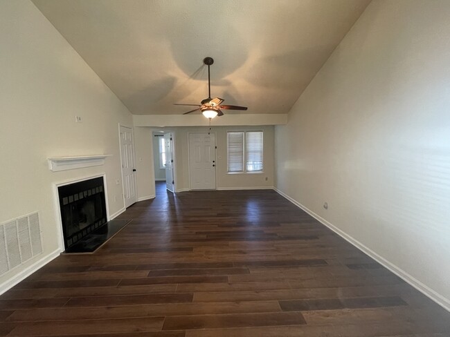Foto del edificio - Recently Renovated!!Beautiful 3BR home.