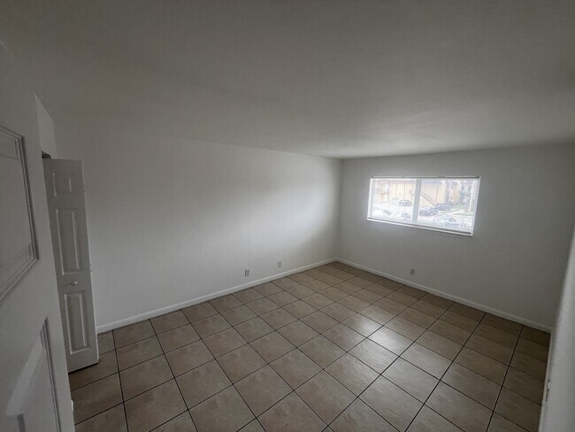 Building Photo - 2944 NW 55th Ave