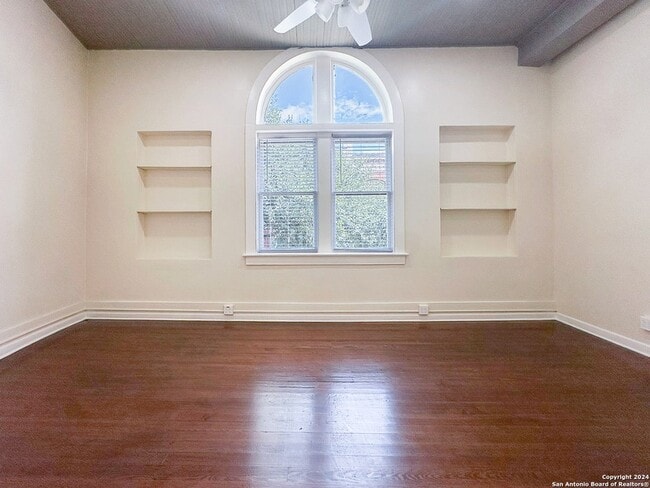 Building Photo - 245 Losoya St