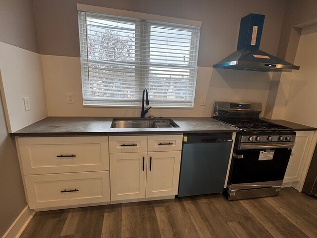 Building Photo - 3374 Webster Ave