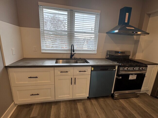 Foto del edificio - 3374 Webster Ave