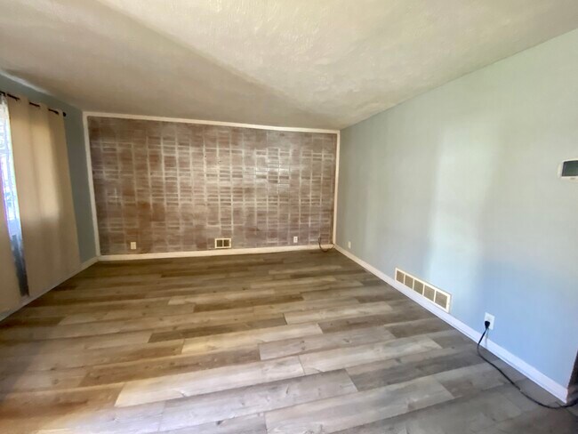 Foto del edificio - 5696 Pleasant St