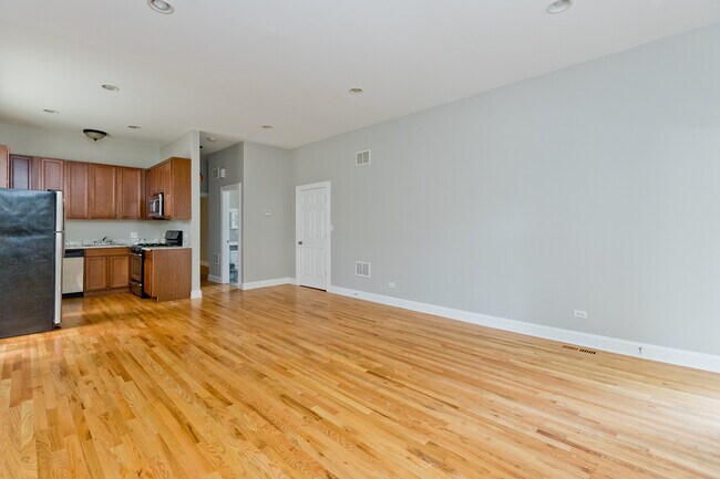 Building Photo - 2109 W Warner Ave