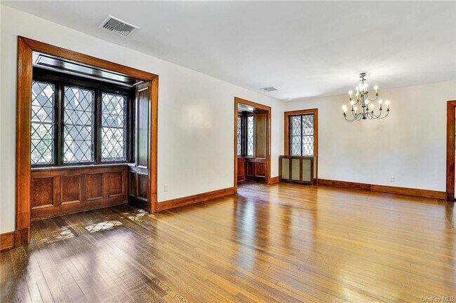 Building Photo - 655 Bedford Rd