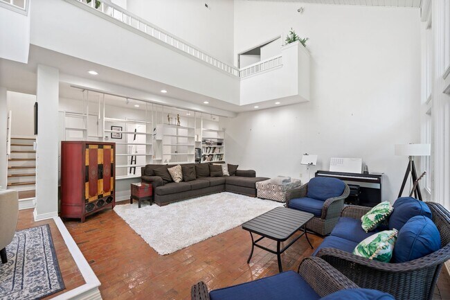 Foto del edificio - Amazing 4 bedroom 3.5 bath home in the hea...