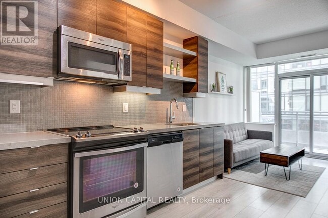 Photo du bâtiment - 525 Adelaide St W