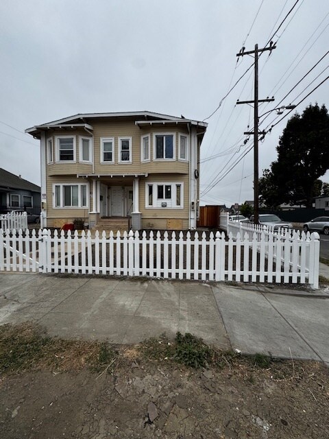 Primary Photo - 1700 92nd Ave