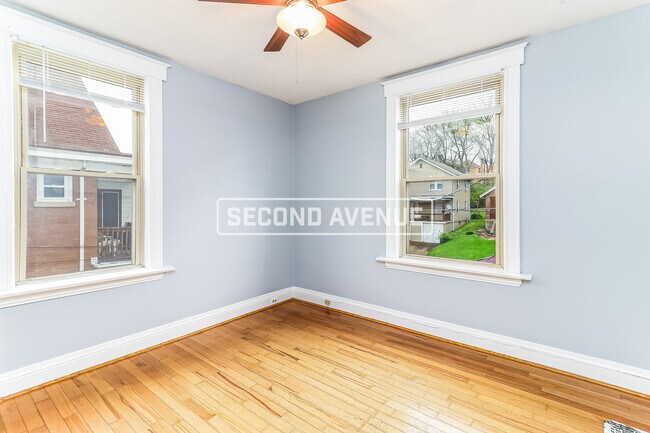 Foto del edificio - 739 Woodlawn Ave