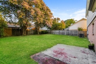 Building Photo - 14815 Oak Pines Dr