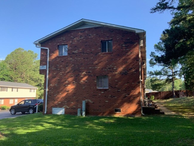 Foto del edificio - 1214 Chesterfield Ave